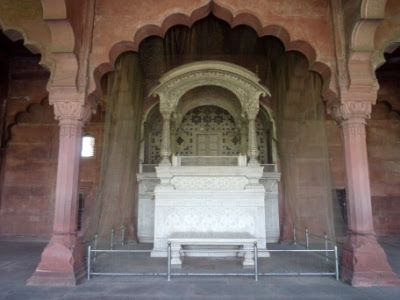marble throne, red fort, new delhi