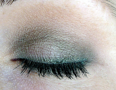 Another view of Bionic's Green Eyeshadow look