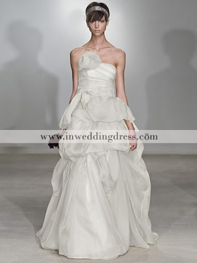 BC252 ; Modern Bridal Gown