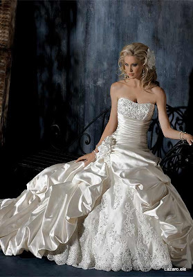 How to Buy a Wedding Dress not a Wedding Mess