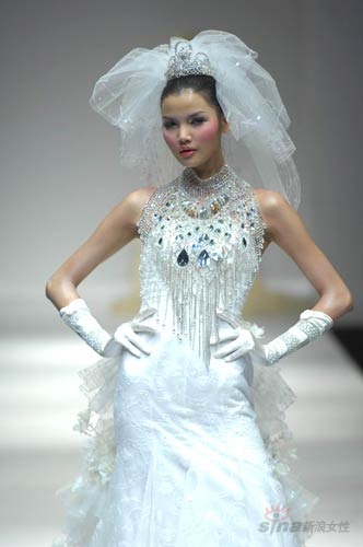 Fantastic ; Modern Wedding Dresses / Bridal Gowns