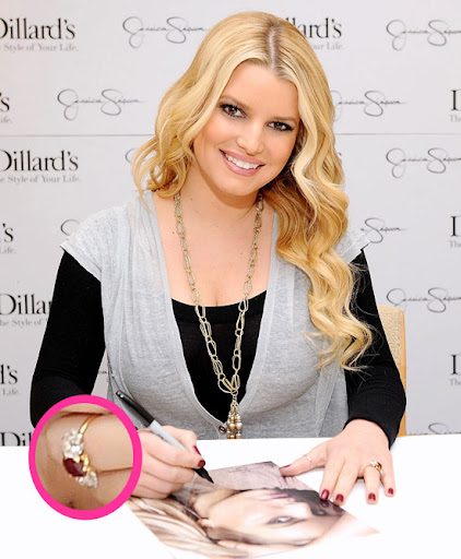 Jessica_Simpson_shows_her_ring
