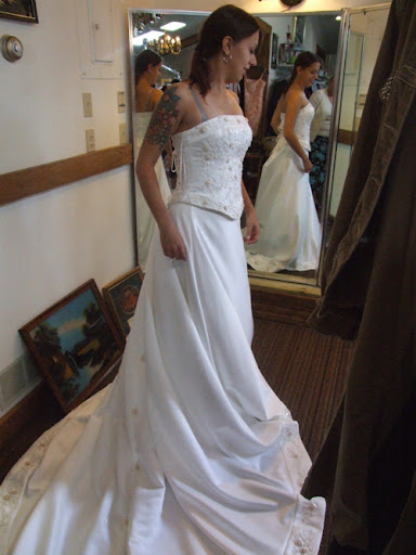 white bridal gown/wedding dress white bridal gown/wedding dress