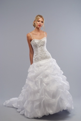lo-ve-la-wedding-gown-ruffles-skirt-2011