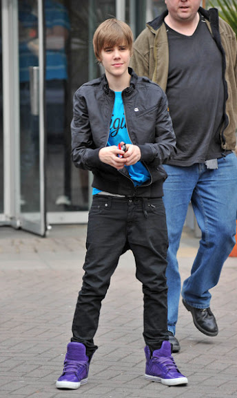 justin bieber in purple. justin bieber shoes 2011.