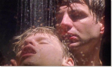Brian y Justin en la ducha