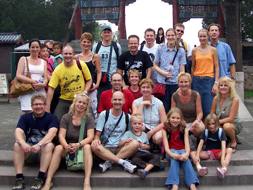 Groepsfoto, genomen bij het Zomerpaleis in Beijing