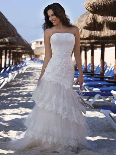 Beach Wedding Gowns Trends 2010
