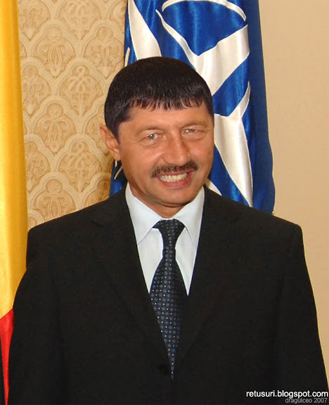 Retusuri imagini trucate Basescu - Guta