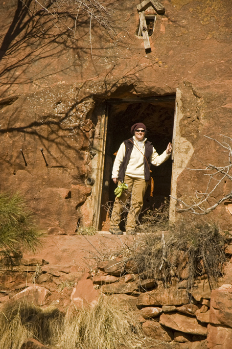 DSC_6785 Robin Myers at entrance to stone cellar westfork trail en az.jpg