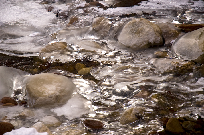 DSC_6845 oak creek under ice west fork trail en az.jpg