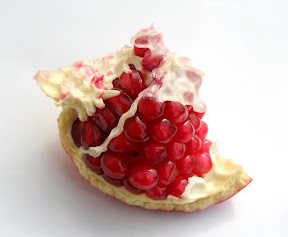 pomegranate berry - best foods to eat