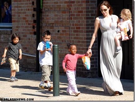 pregnant angelina jolie and her children pax, maddox,zahara and shiloh picture