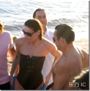 French President Nicolas Sarkozy and new girlfriend former model turned singer Carla Bruni sighting enjoying beach time in Luxor in Egypt during their holiday.<br />Luxor, Egypt, December 29, 2007 *** Local Caption *** BYLINE MUST BE CREDITED KCS PRESSE!!!