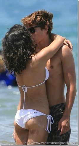 zac efron and vanessa hudgens kissing in bed pictures. vanessa anne hudgens and zac