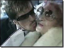 The groom Reinaldo Waveqche 24 kissing his bride  Adelfa  Volpes, 82