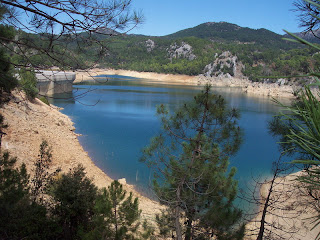 Vistas del embalse.Por aqui dejamos el coche