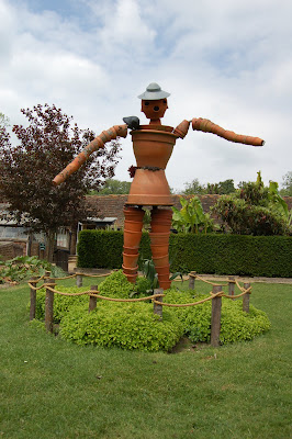 Flowerpot scarecrow