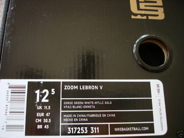 A closer look at the Zoom LeBron V Birthday Exclusive