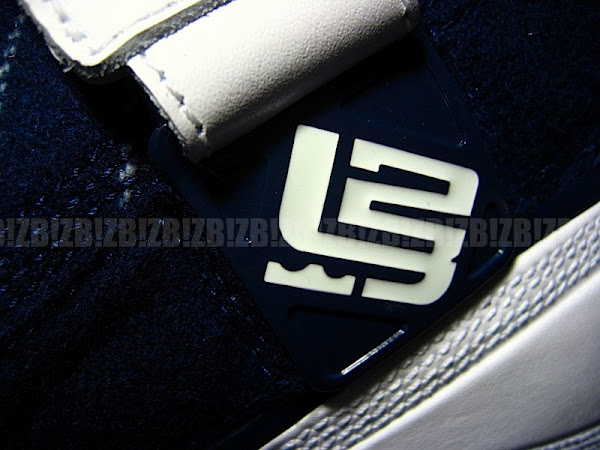 Another look at the LeBron V New York Yankees Edition