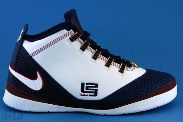 New pics of the White and Navy Nike Zoom Soldier II