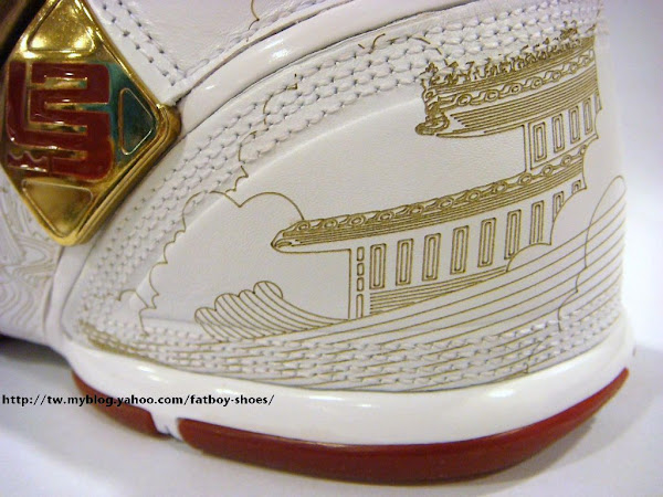 New pics of the Nike Zoom LeBron China Limited Edition