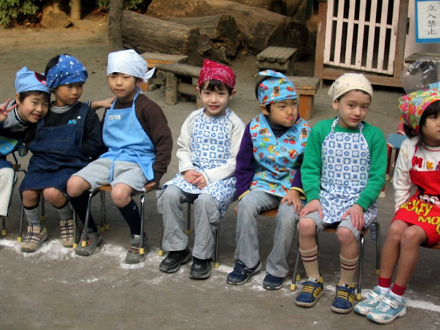 Kai and his classmates waiting for the mochi pounding to begin
