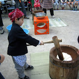 Kai tries mochi pounding