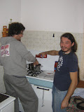 L'Ale versa la pomarola nella pasta (Capodanno 2006-2007)