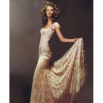 Pretty Women in ivory sexy wedding dress 002.jpg