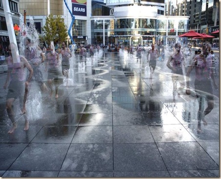 800px-Dundas-square-splash-fountains1024