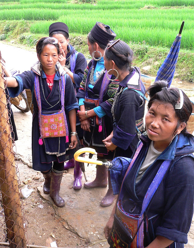 Black Hmong hill guides, on route to Lao Chai Village
