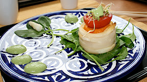 Tournedos d'asperges coeur de potimaron sur lit de pousses d'épinard et pesto tofu-épinard-noix