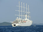 Kreuzfahrtschiff bei Zadar