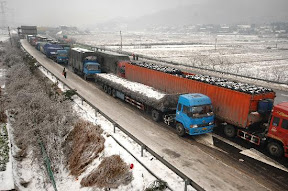 京珠高速公路湖南段车辆滞留现象严重