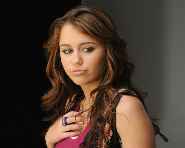 new-hot-look-of-hair-miley-cyrus-celebrity-long-curl