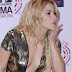 Shakira : Sexy Wavy Hairstyle
