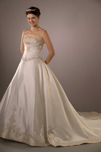 elegant-bridal-gown-for-wedding-reception