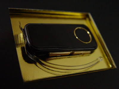 [Mobile]Moto RAZR V8 2GB璀璨金華版開箱照 - 阿祥的網路筆記本