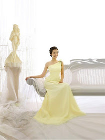 An Elegant and Sexy Japanese Wedding Gown