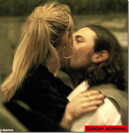 lindsay lohan Dario Faiella kissing picture