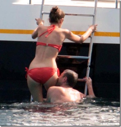 Roman Abramovich biting girlfriend Daria Zhukova picture