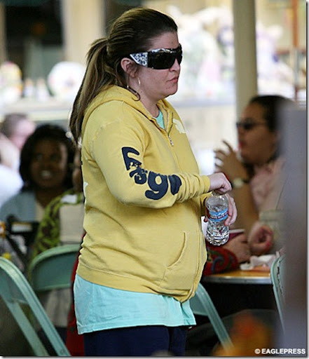 Pregnant Lisa Marie Presley picture