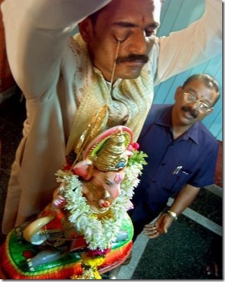 Lakshmikanth lifting 6.5 kg Indian God