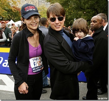 Tom Cruise and Suri cheer on Katie Holmes as she completes New York Marathon2